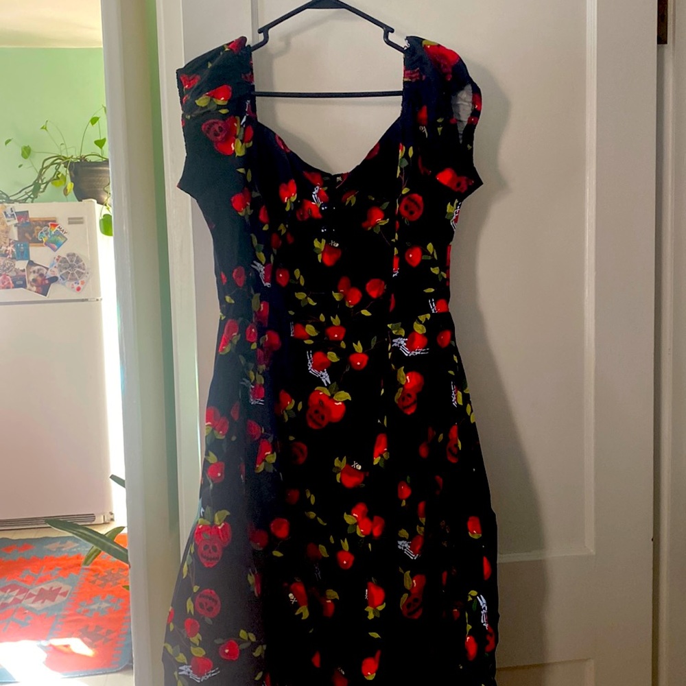 Modern Vintage Bad Apple Midi Dress